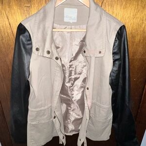 Olive & Oak Women's Beige and Black Utility Jacket